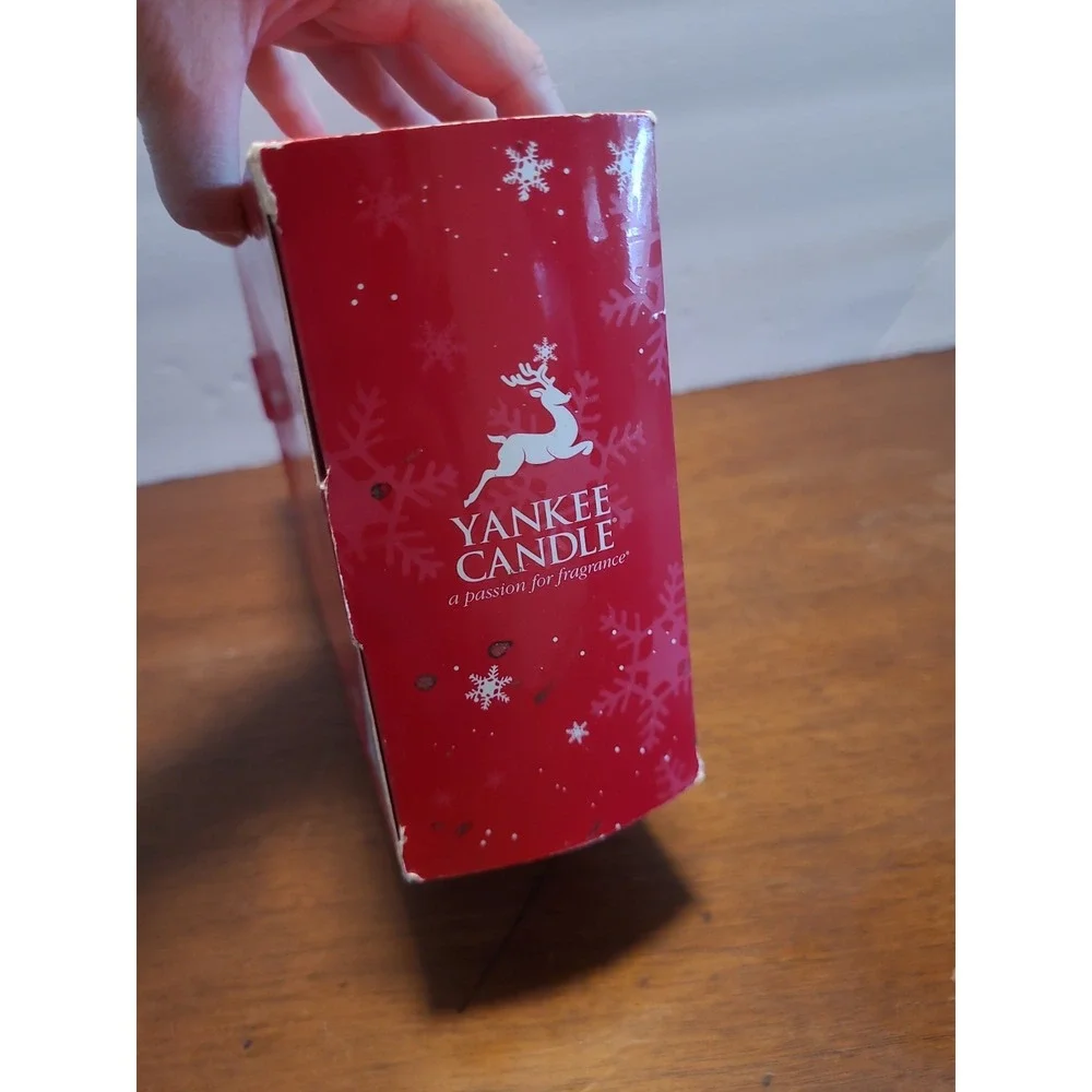 YANKEE CANDLE Balsam & Cedar Snowman mini Reed Diffuser NEW In BOX